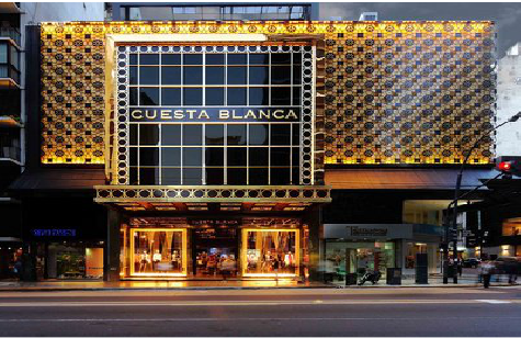 延川门头设计与商业空间的纽带。